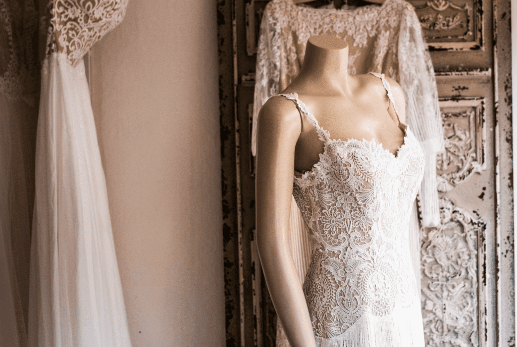 40 Wedding Dresses That Confused the Guests  Mom wedding dress, Old  wedding dresses, Wedding dress alterations